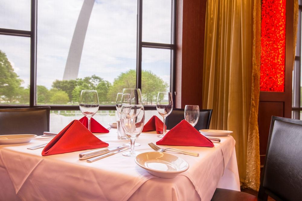 Hyatt Regency At The Arch Hotel