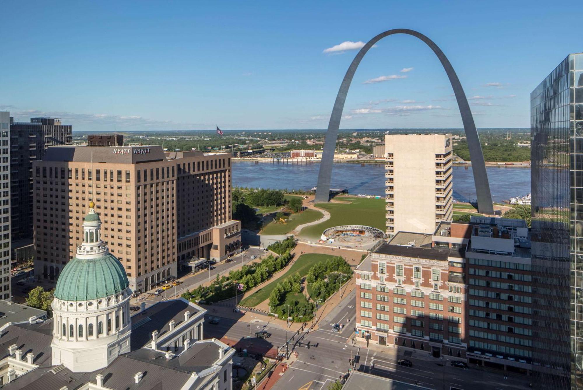 Hyatt Regency At The Arch Hotel 4*